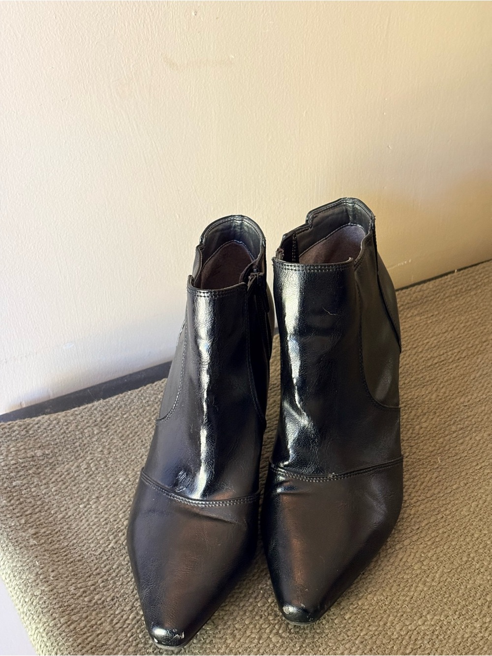 Life Stride Black Pointed Toe Ankle Booties